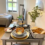 Appartement Bella - Business&family Ap 7, 100m Vom Konzerteingang Schloss, Parkplatz, Smarttv, Netflix, Waschmaschine, 24h Checkin, 31qm *