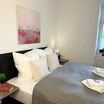 Bella - Business&family Ap 7, 100m Vom Konzerteingang Schloss, Parkplatz, Smarttv, Netflix, Waschmaschine, 24h Checkin, 31qm