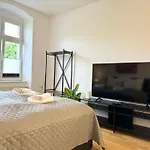 Bella - Business&family Ap 7, 100m Vom Konzerteingang Schloss, Parkplatz, Smarttv, Netflix, Waschmaschine, 24h Checkin, 31qm
