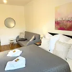 Bella - Business&family Ap 7, 100m Vom Konzerteingang Schloss, Parkplatz, Smarttv, Netflix, Waschmaschine, 24h Checkin, 31qm Appartement *