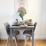 Bella - Business&family Ap 7, 100m Vom Konzerteingang Schloss, Parkplatz, Smarttv, Netflix, Waschmaschine, 24h Checkin, 31qm Ludwigsburg