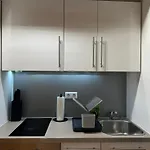 Bella - Business&family Ap 7, 100m Vom Konzerteingang Schloss, Parkplatz, Smarttv, Netflix, Waschmaschine, 24h Checkin, 31qm דירה *