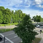 Bella - Business&family Ap 7, 100m Vom Konzerteingang Schloss, Parkplatz, Smarttv, Netflix, Waschmaschine, 24h Checkin, 31qm * לודוויגסבורג