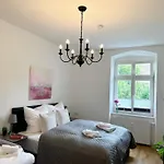 Bella - Business&family Ap 7, 100m Vom Konzerteingang Schloss, Parkplatz, Smarttv, Netflix, Waschmaschine, 24h Checkin, 31qm לודוויגסבורג