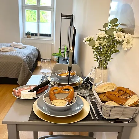 Apartamento Bella - Business&family Ap 7, 100m Vom Konzerteingang Schloss, Parkplatz, Smarttv, Netflix, Waschmaschine, 24h Checkin, 31qm *