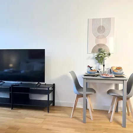 Bella - Business&family Ap 7, 100m Vom Konzerteingang Schloss, Parkplatz, Smarttv, Netflix, Waschmaschine, 24h Checkin, 31qm Apartamento Ludwigsburg