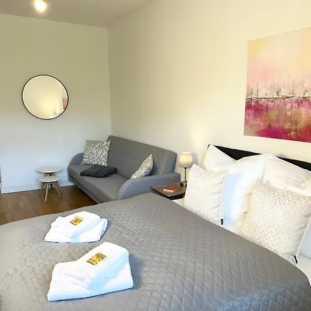 Bella - Business&family Ap 7, 100m Vom Konzerteingang Schloss, Parkplatz, Smarttv, Netflix, Waschmaschine, 24h Checkin, 31qm Appartement