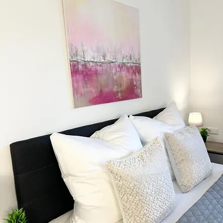 Bella - Business&family Ap 7, 100m Vom Konzerteingang Schloss, Parkplatz, Smarttv, Netflix, Waschmaschine, 24h Checkin, 31qm Apartmán Ludwigsburg