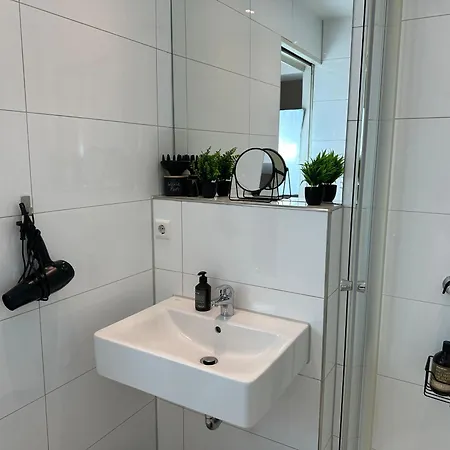 Bella - Business&family Ap 7, 100m Vom Konzerteingang Schloss, Parkplatz, Smarttv, Netflix, Waschmaschine, 24h Checkin, 31qm *