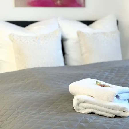 Apartamento Bella - Business&family Ap 7, 100m Vom Konzerteingang Schloss, Parkplatz, Smarttv, Netflix, Waschmaschine, 24h Checkin, 31qm Ludwigsburg