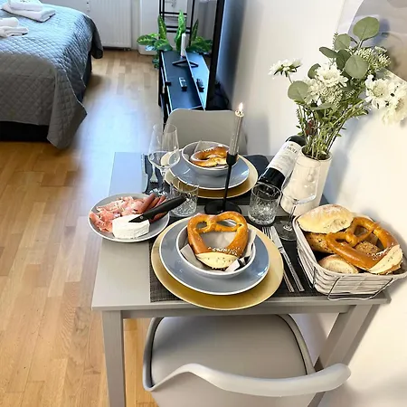 Bella - Business&family Ap 7, 100m Vom Konzerteingang Schloss, Parkplatz, Smarttv, Netflix, Waschmaschine, 24h Checkin, 31qm Ludwigsburg