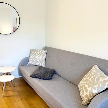 Apartamento Bella - Business&family Ap 7, 100m Vom Konzerteingang Schloss, Parkplatz, Smarttv, Netflix, Waschmaschine, 24h Checkin, 31qm