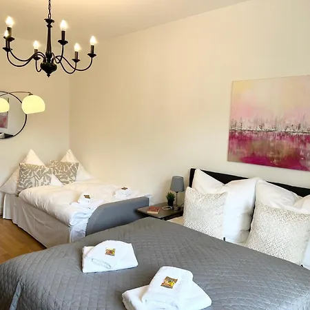 Apartamento Bella - Business&family Ap 7, 100m Vom Konzerteingang Schloss, Parkplatz, Smarttv, Netflix, Waschmaschine, 24h Checkin, 31qm Ludwigsburg