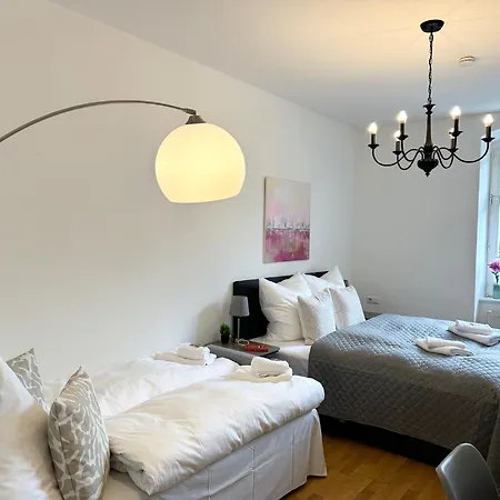 Bella - Business&family Ap 7, 100m Vom Konzerteingang Schloss, Parkplatz, Smarttv, Netflix, Waschmaschine, 24h Checkin, 31qm *