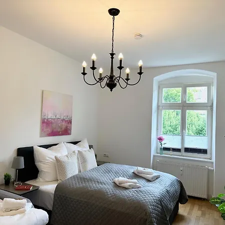 Bella - Business&family Ap 7, 100m Vom Konzerteingang Schloss, Parkplatz, Smarttv, Netflix, Waschmaschine, 24h Checkin, 31qm Ludwigsburg