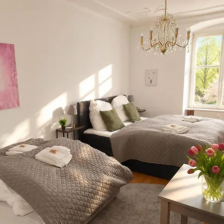 Bella - Business&family Ap 7, 100m Vom Konzerteingang Schloss, Parkplatz, Smarttv, Netflix, Waschmaschine, 24h Checkin, 31qm Ludwigsburg